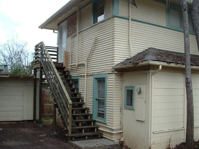 Building Photo - Small apartment, Close to town