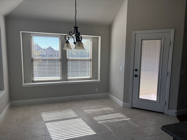 Building Photo - Beautiful 3/2/2 Minutes from Sherman's Town Center!