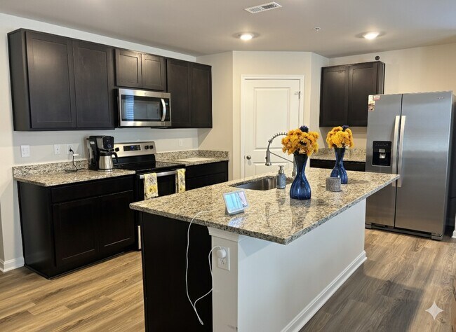 Foto del edificio - 359 Forest Edge Ave