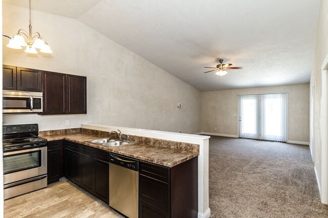 Foto del edificio - 2 bed 2 bth duplex- available now