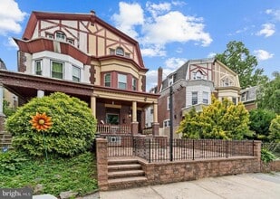Building Photo - 5918 Pulaski Ave