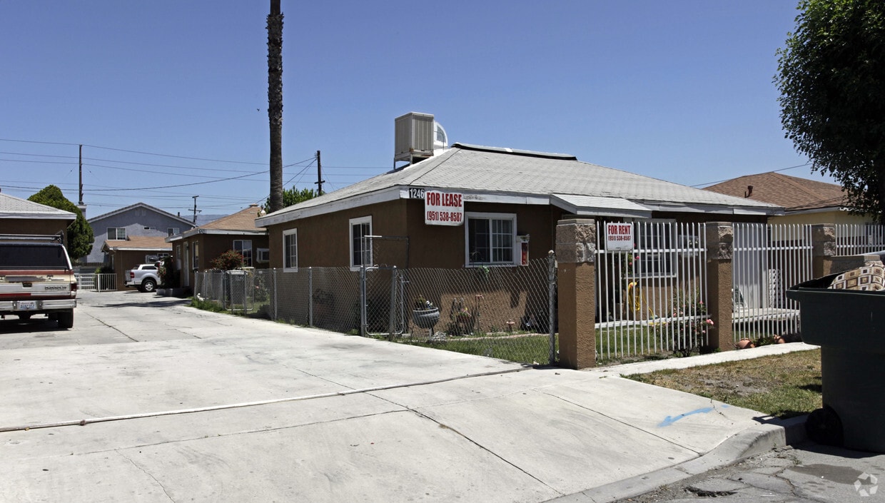 Primary Photo - 1246-1256 Huff St