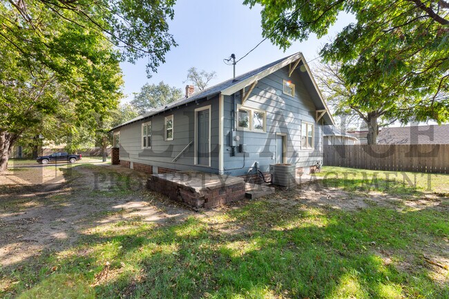 Foto del edificio - 221 N Walnut St