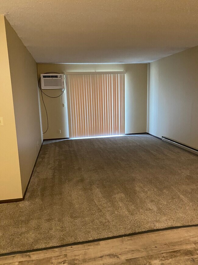 Living room with A/C Unit - 800 W Benton St