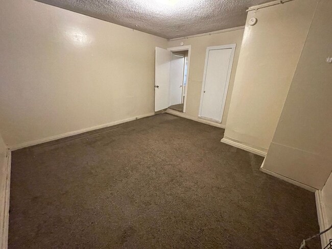 Building Photo - 1 bedroom near ACU