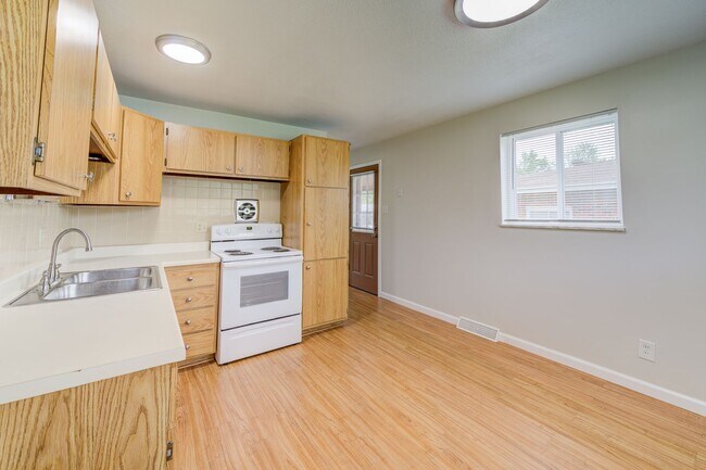 Building Photo - (357) 3961-63 Jane