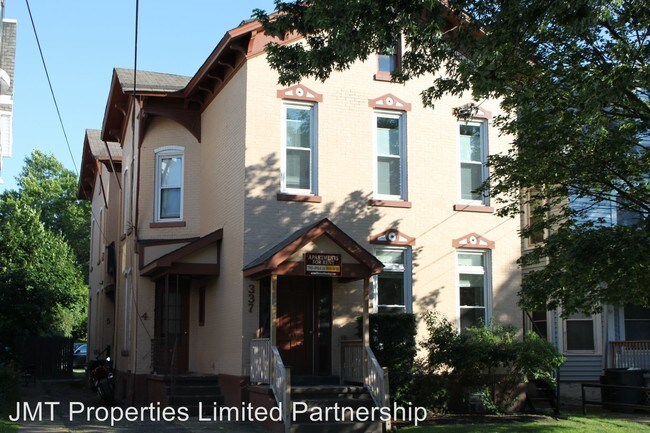 Building Photo - 337 W 8th St