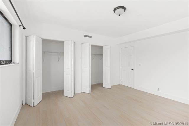 Building Photo - 1050  95th St  1