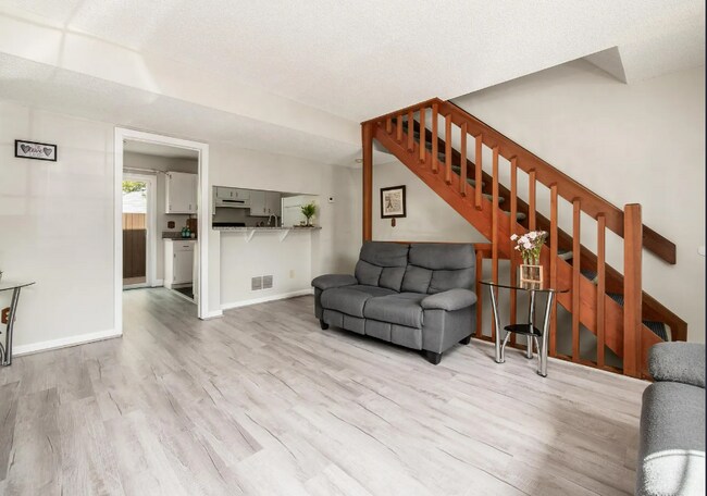 Foto del edificio - 4862 Stoneybrook Blvd