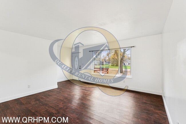 Building Photo - 3 bedroom, 1.5 baths Ranch home with a bas...