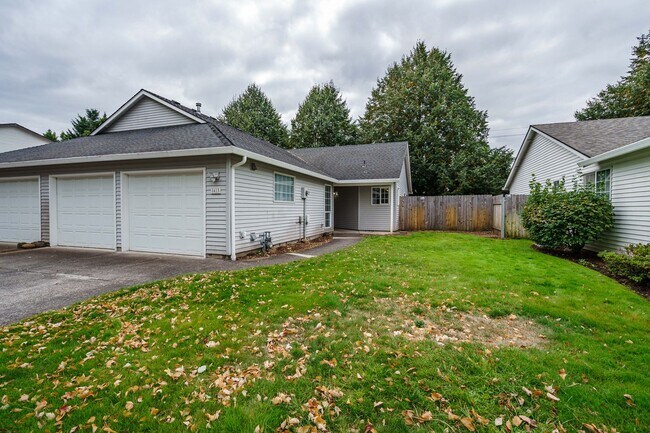 Building Photo - 2 Bedroom 2 Bath Single Level Move In Read...