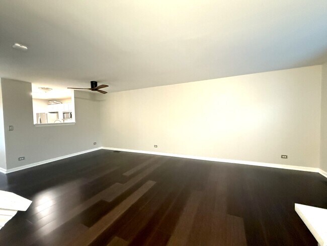 Foto del edificio - 643 Holiday Ln
