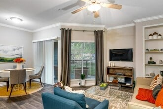 Hollister Place photo'