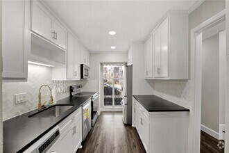 Building Photo - 2218 Winrock Blvd