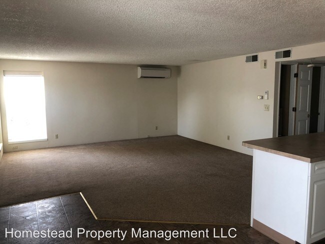 Building Photo - 2 br, 1 bath House - 662 D ST