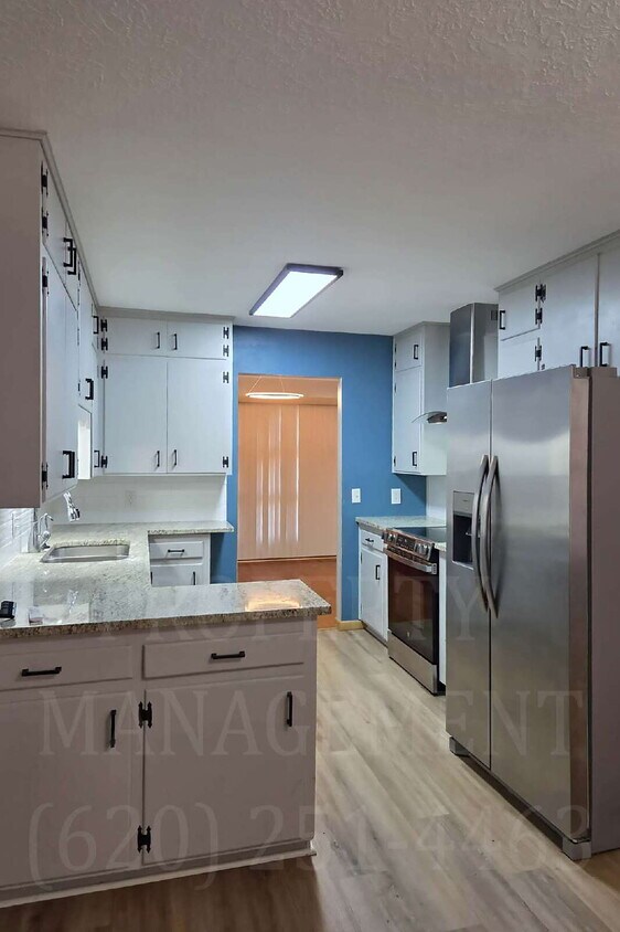 Foto del edificio - Spacious 3-Bedroom, 1.5-Bathroom Home with Den