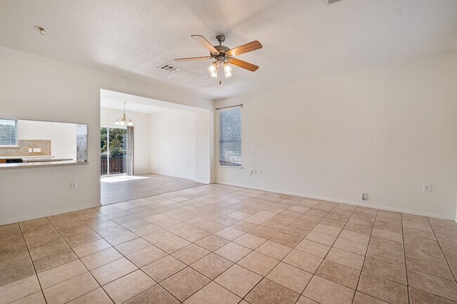 Building Photo - Spacious 3 Bedroom, 2.5 Bath 2 Story Home ...
