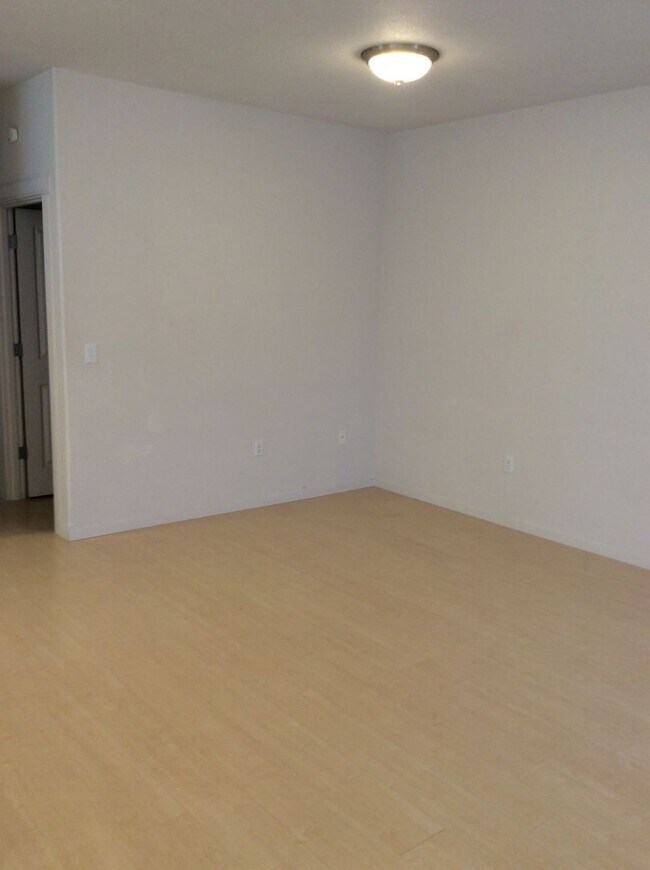 Foto del edificio - APPLICATION PENDING - 2208 Jakob St