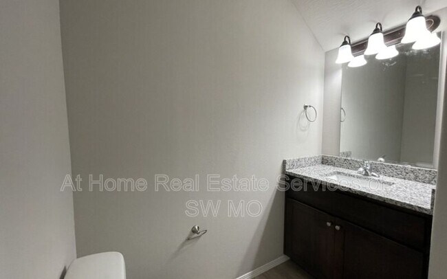 Foto del edificio - 749 Turner Ave