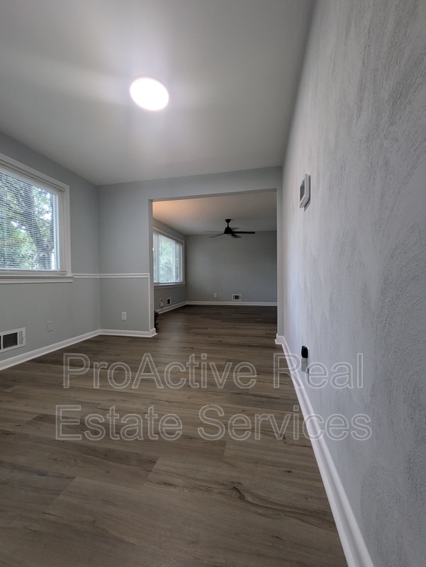 Building Photo - 1036 Ivaloo St