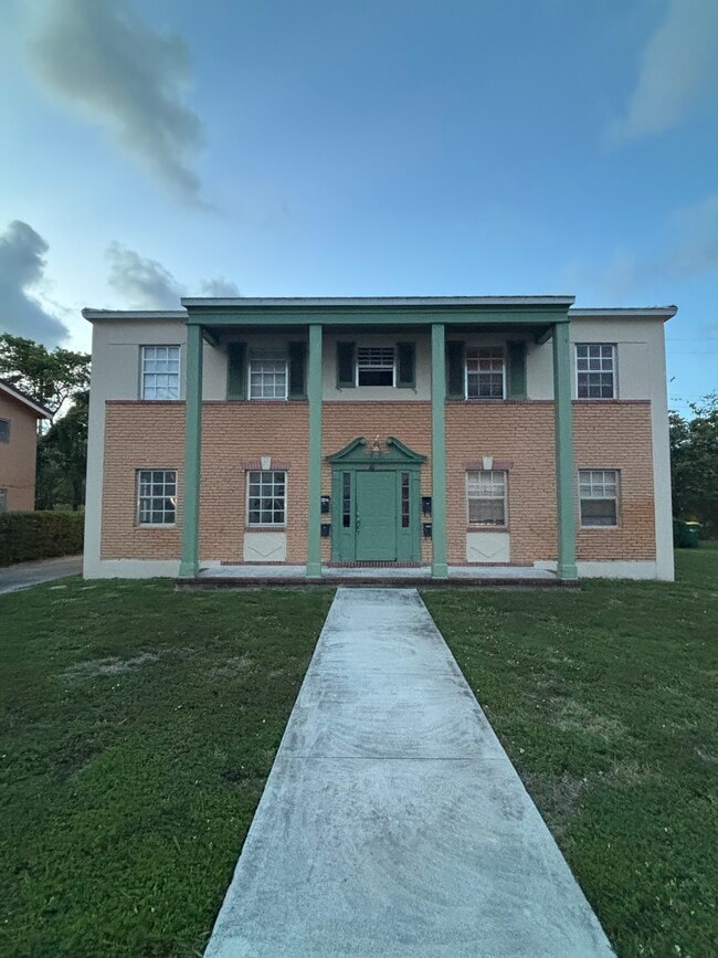 Building Photo - 43 Madeira Ave