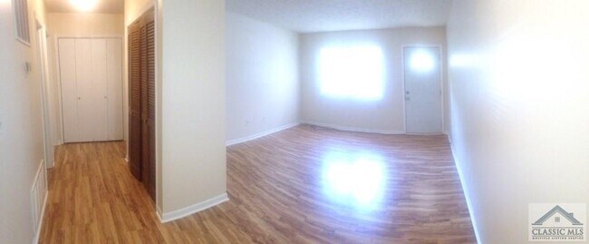 Foto del edificio - 657 Whit Davis Rd