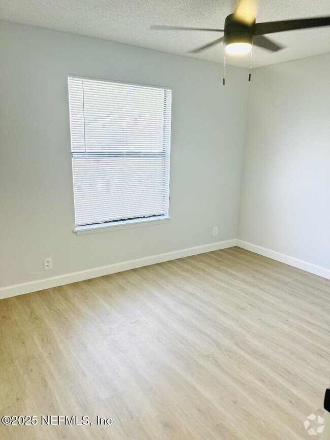 Building Photo - 10652 Meadowlea Dr