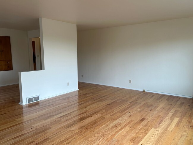 Foto del edificio - 3BR/2BA Home w/ Hardwoods near Morgan Junc...