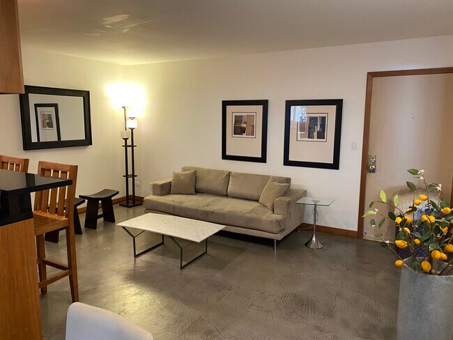 Living - 968 Larrabee St