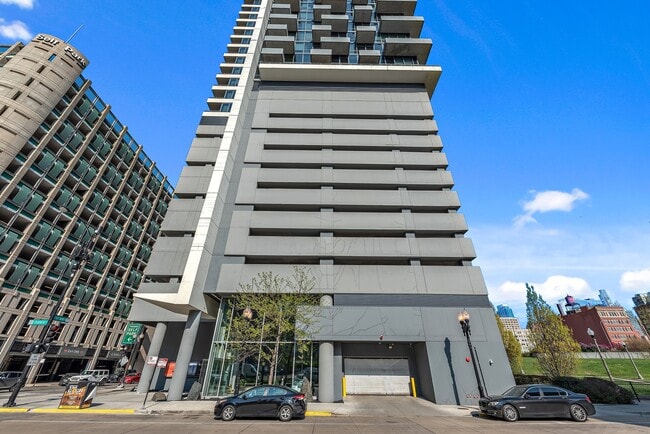 Building Photo - 235 W Van Buren St