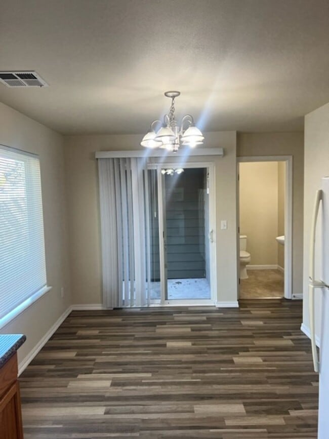 Foto del edificio - COMING SOON -  3 BEDROOM TOWNHOME W/ GARAGE