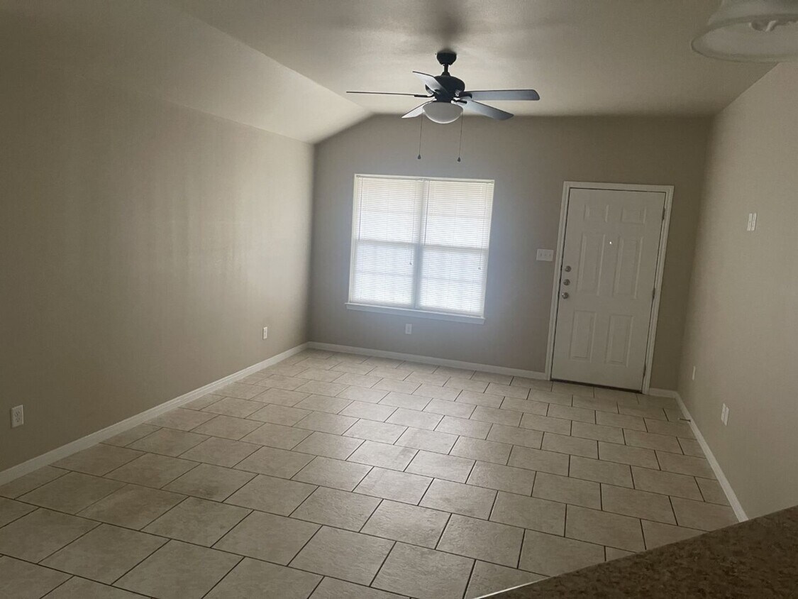 Foto del edificio - 1309 Vanguard Ln