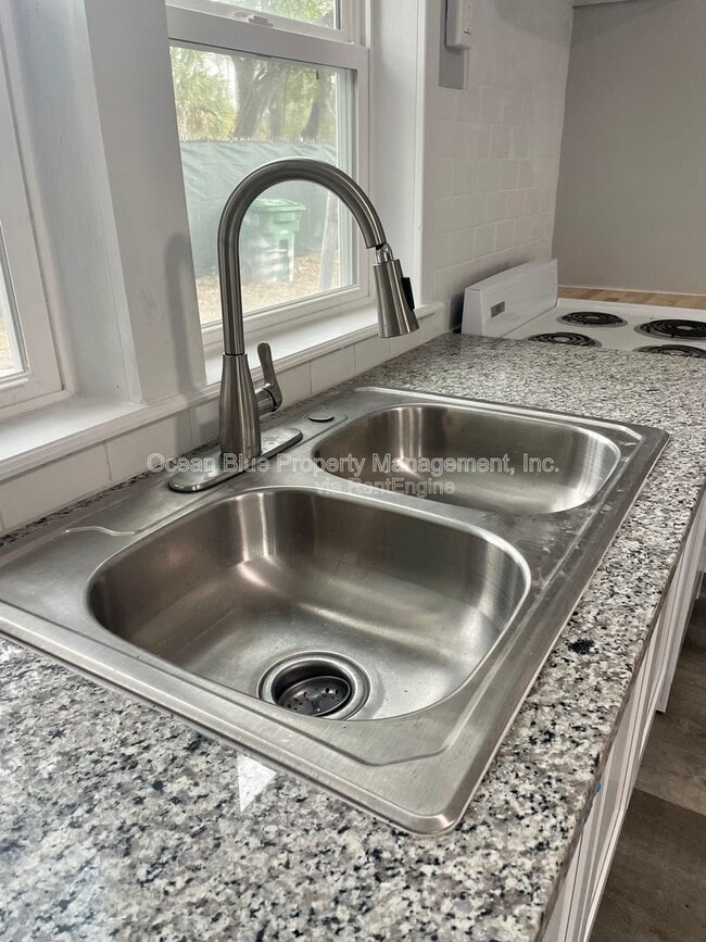 Foto del edificio - 2010 E Waters Ave