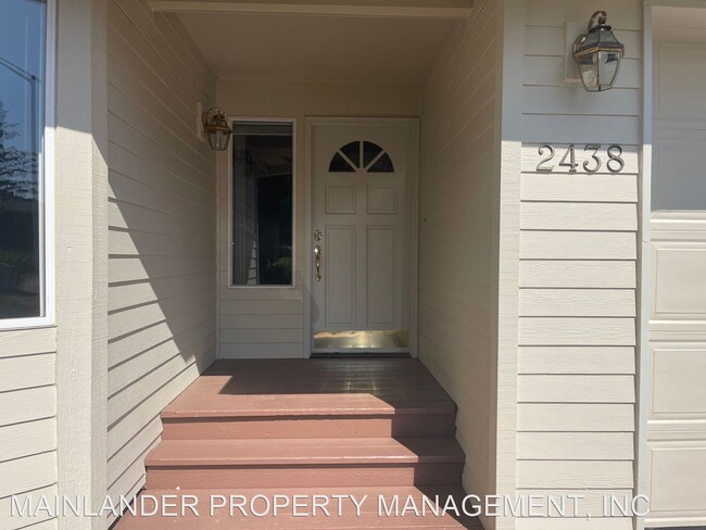 Building Photo - 3 br, 2.5 bath House - 2438 SOUTHSLOPE WAY