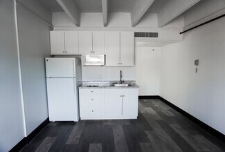 Building Photo - 1408 Buffalo Jones Ave