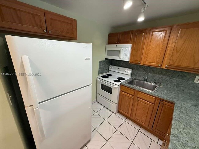 Foto del edificio - 17101 NW 57th Ave