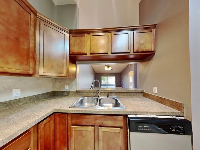 Building Photo - 989 Wildflower Way