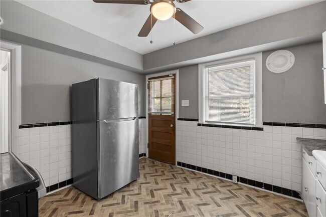 Building Photo - 10050 Diamond Dr