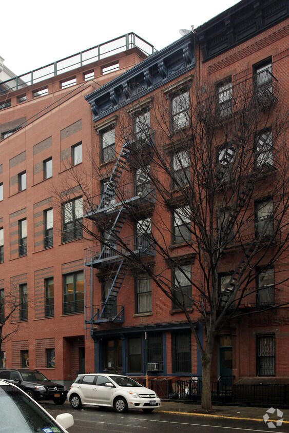 Foto del edificio - 661 Washington St