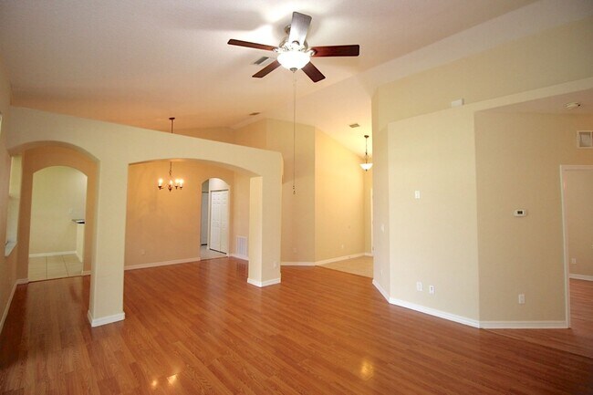 Building Photo - Spacious 3 Bedroom 2 Bath Home for Rent in...