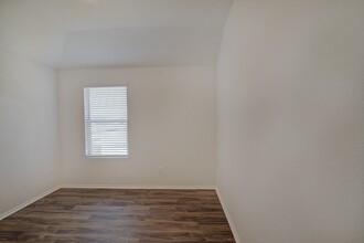 Building Photo - 14636 Wheeler Dr
