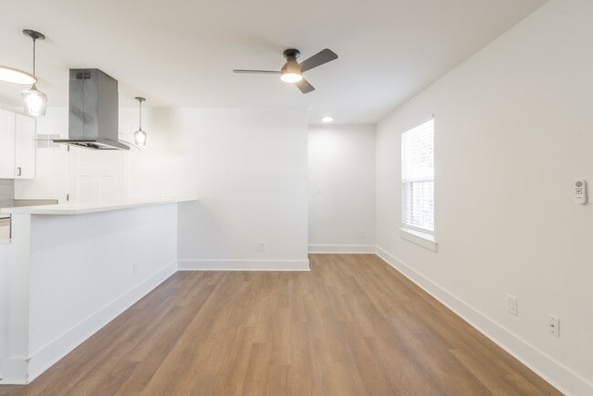 Photo - 404 Kirby Dr Townhome