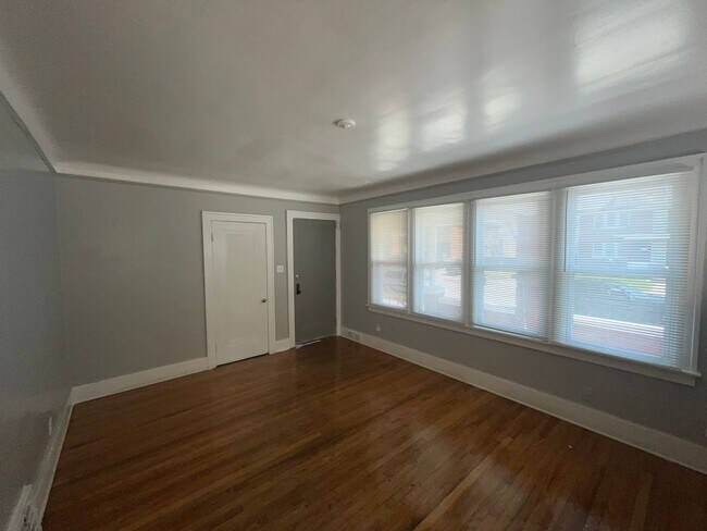 Building Photo - 12375 Santa Rosa Dr