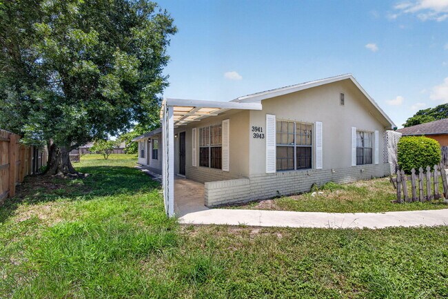 Foto del edificio - 3943 Roan Ct W
