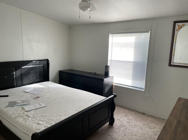 Building Photo - 1490 SW 65th Way