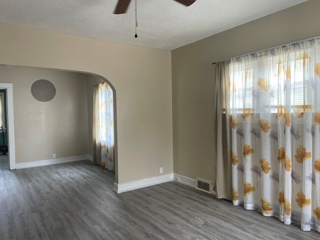 Building Photo - 228 Gramont Ave