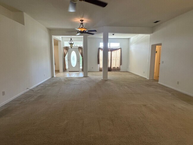 Building Photo - 4 Bedroom, 3 Bath, 3 Car Garage on 1 Acre ...