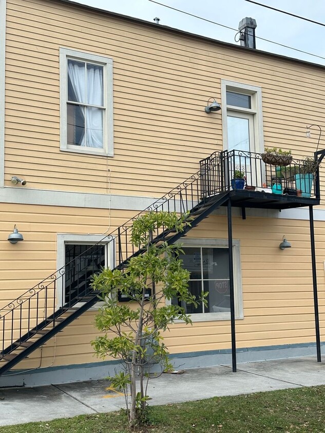 Photo - 3200 Banks St