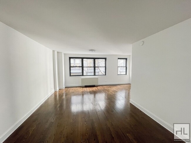 Building Photo - 5 AVENUE