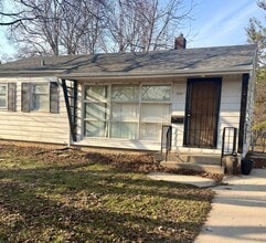 Building Photo - 3000 W Carmen Ave